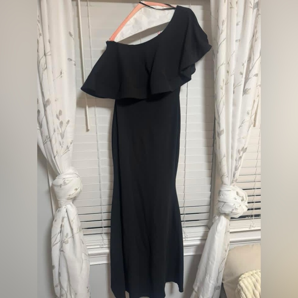 One-Shoulder Black Ruffle Evening Dress